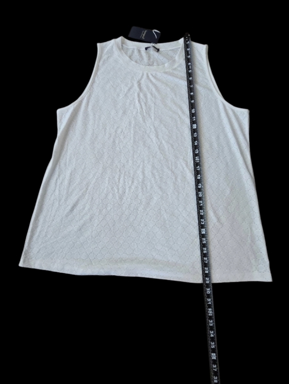 Women's Sleeveless Crewneck Eyelet Tank Top in White. XXL - Picture 5 of 9